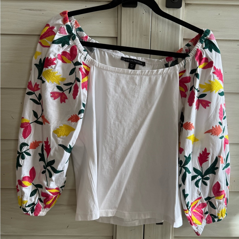 Boston Proper White Floral Puff Sleeve Blouse